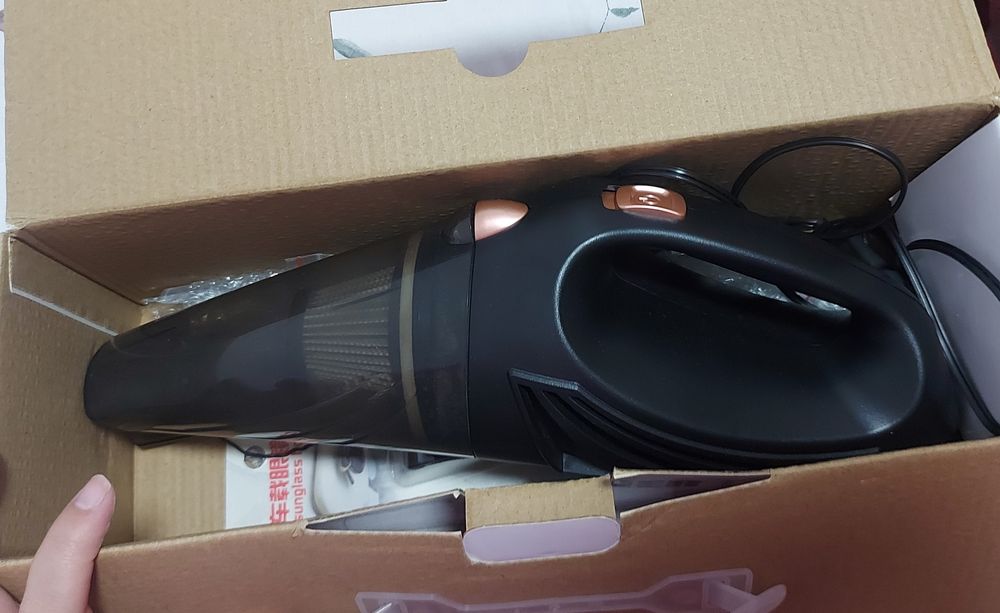 Aspirator auto umed/uscat de 12V DC