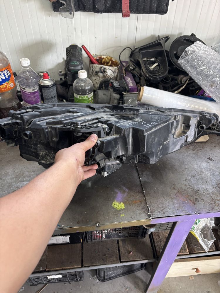 ляв фар за audi a3 8y