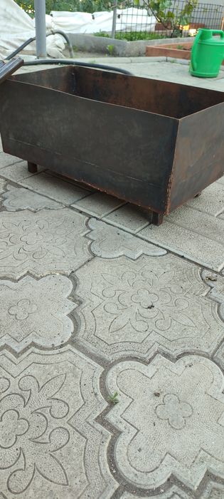 Продам мангал на ножках.