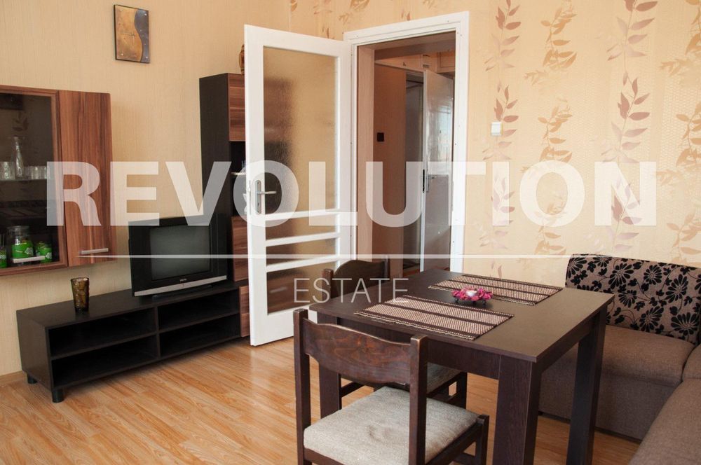 Дава се под наем Тристаен апартамент в Варна, ВИНС - 75 кв.м за 650 € - Снимка #1