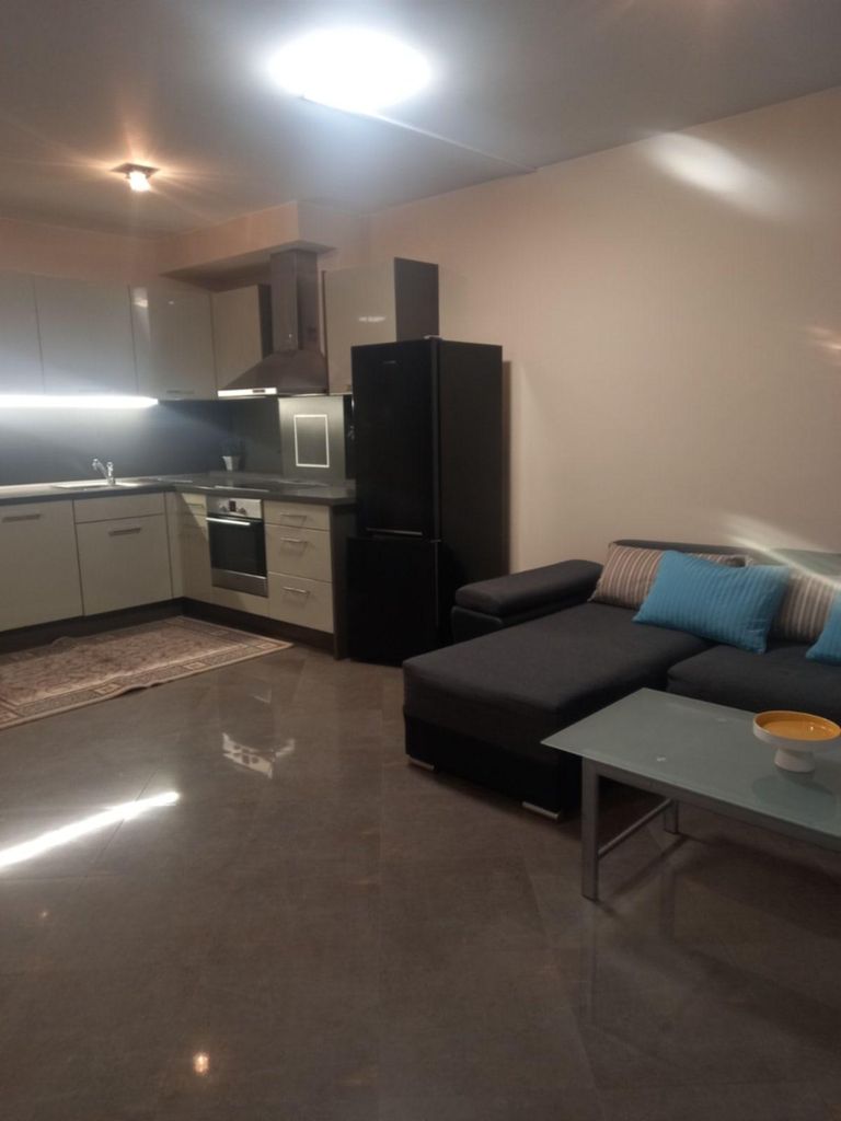 Дава се под наем Тристаен апартамент в София, Витоша - 102 кв.м за 800 € - Снимка #2