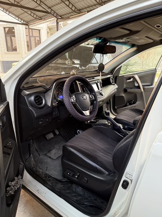 Автомобиль рав4 2013