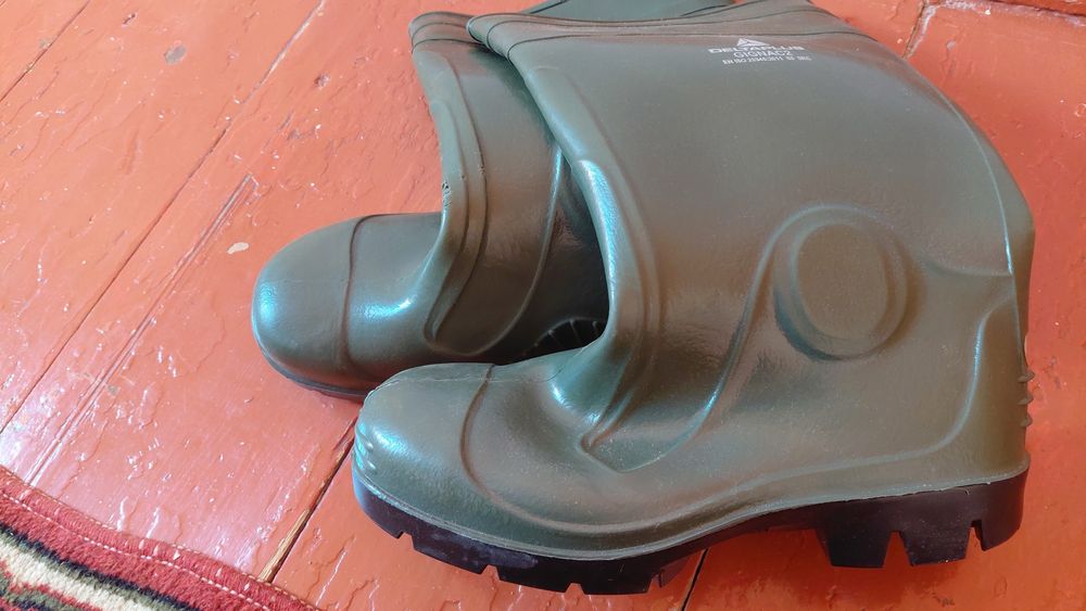 Резиновые боты продам