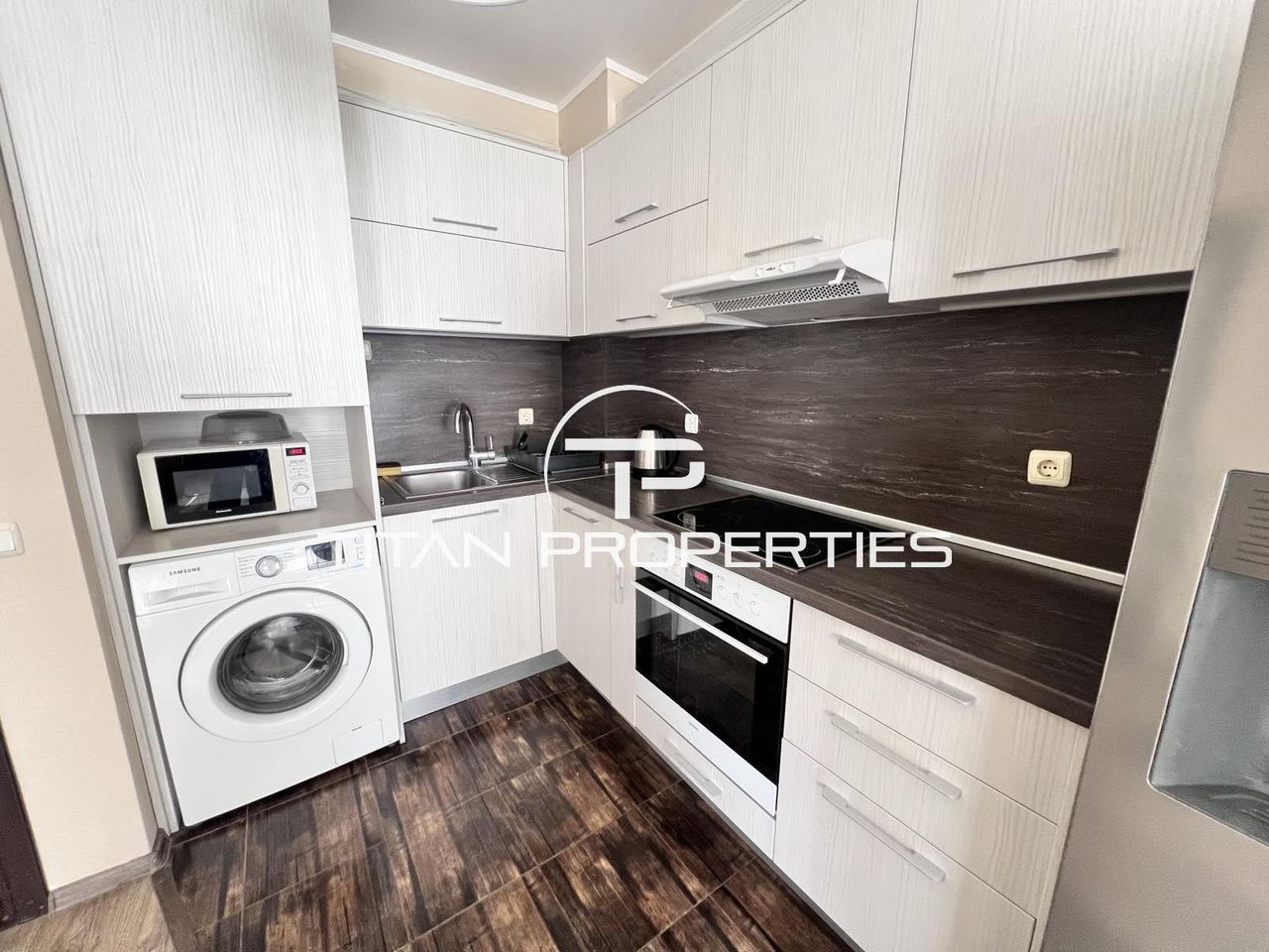 Дава се под наем Тристаен апартамент в Бургас, Зорница - 78 кв.м за 612 € - Снимка #1