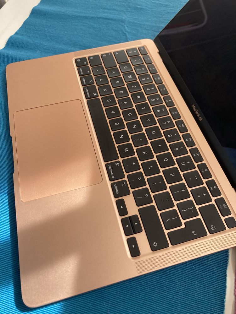 MacBook Air M1 8 GB