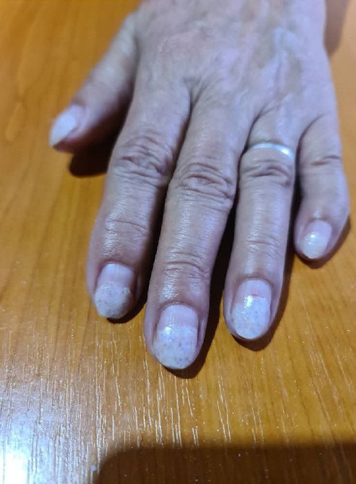 Unghii cu gel sau semi