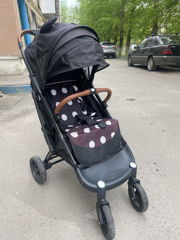Детская прогулочна коляска