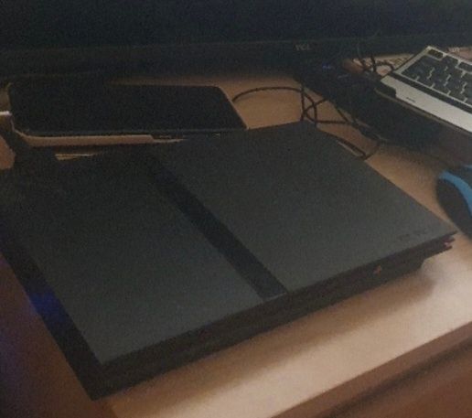 PS2 Slim Playstation 2 cu 1+1 gratis 2 manete, alimentator, cablu AV