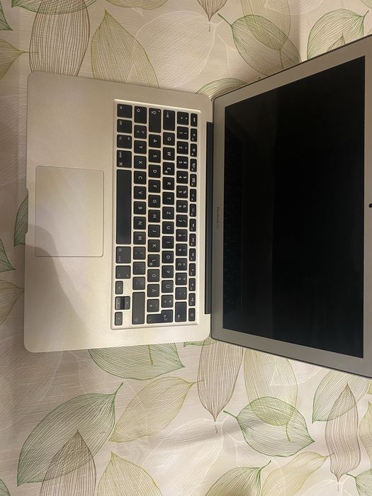 Продавам MacBook Air 13 2014