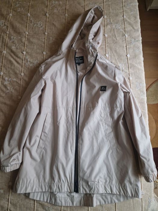 Vand geaca de ploaie Tenth mar 10 ani