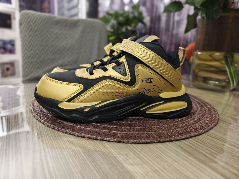 Маратонки за момче, номер 38 (стелка 24.5 см)