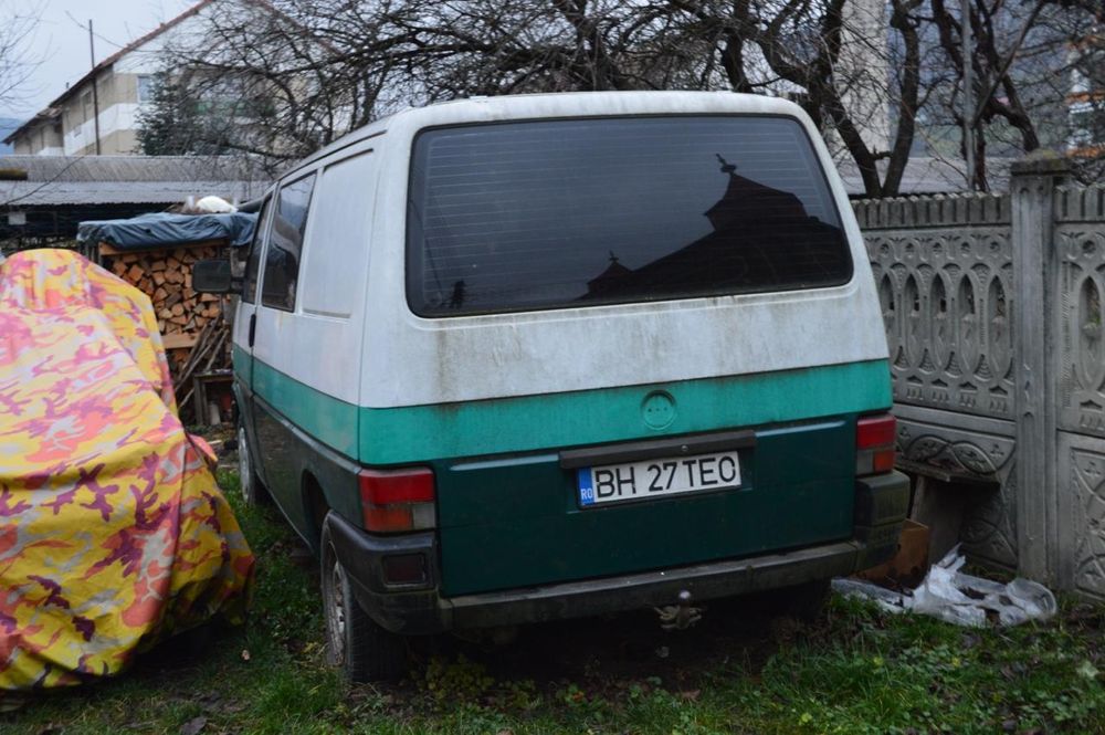 Vând T4 pentru piese