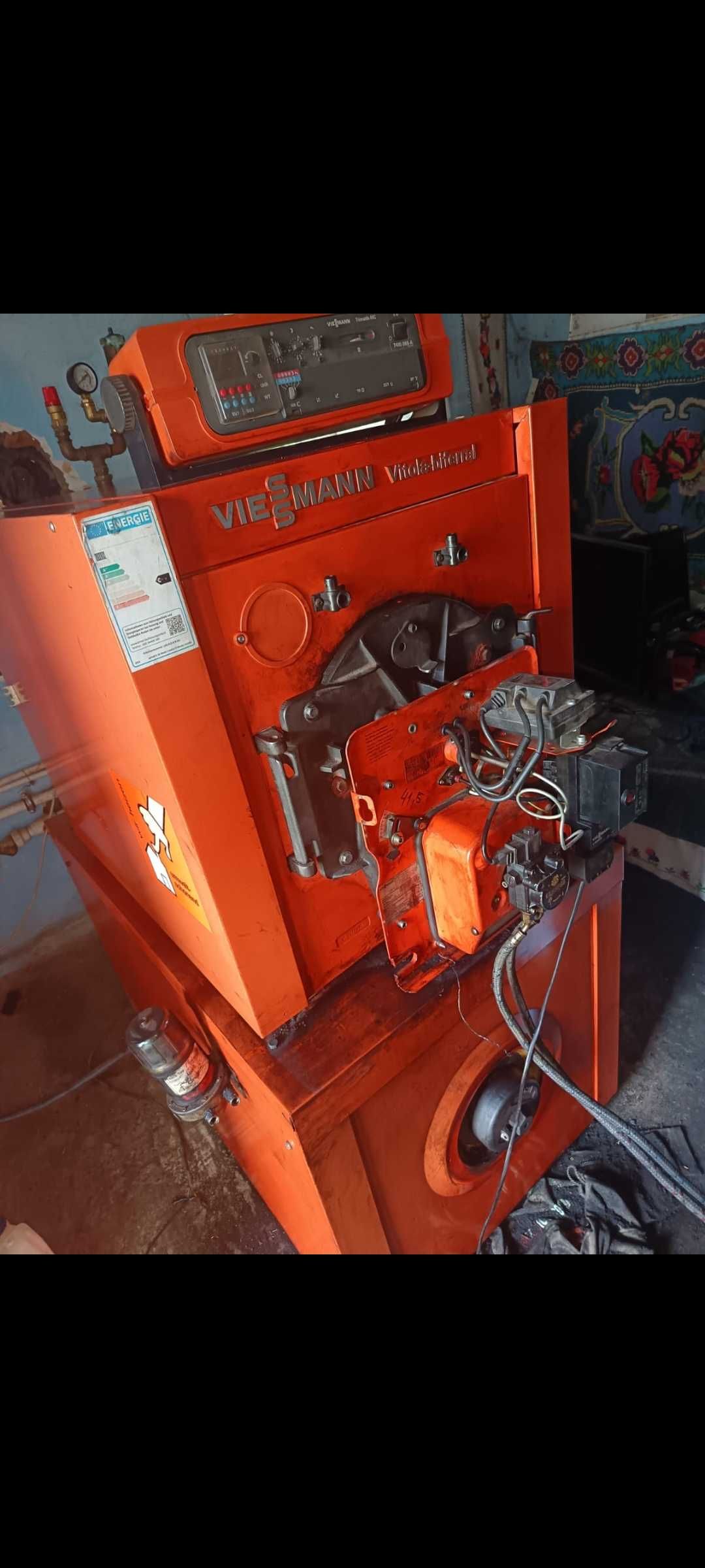 Vând centrală pe combustibil ,Viessmann