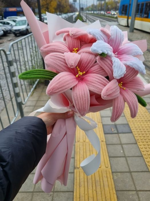 Нежен букет с ръчно изработени изкуствени цветя