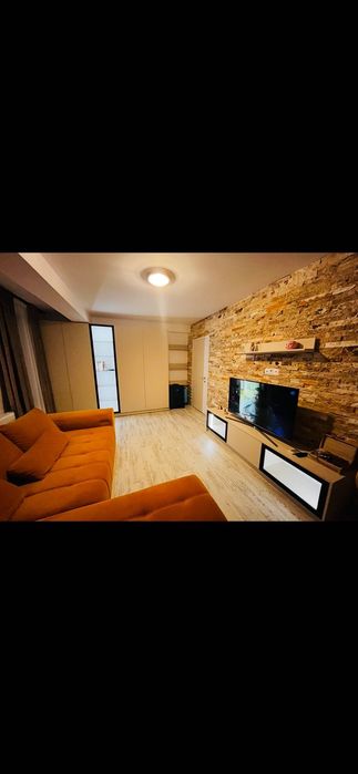 Proprietar închiriez apartament -parcare inclusă -2 balcoane