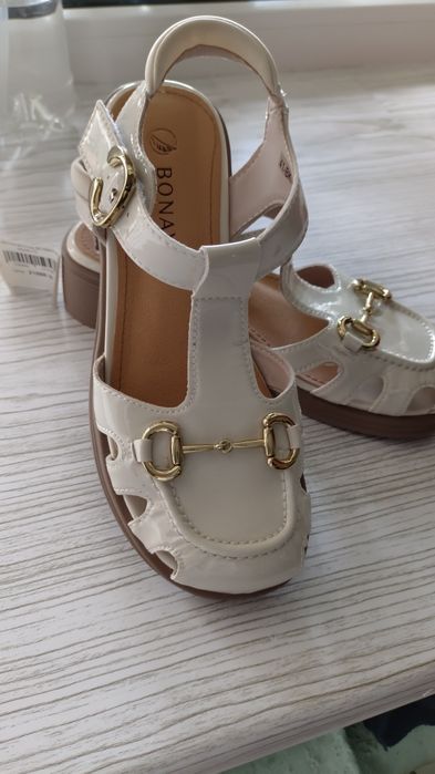 Продам босоножки