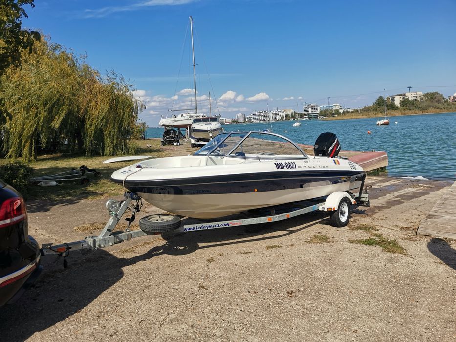 Vând ambarcațiune Bayliner 160 BR cu motor 90 cp și  peridoc.