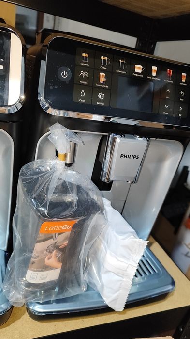 Espressor automat Philips seria 5500 LatteGo