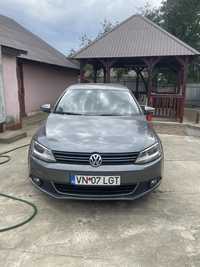 Vând Volkswagen Jetta