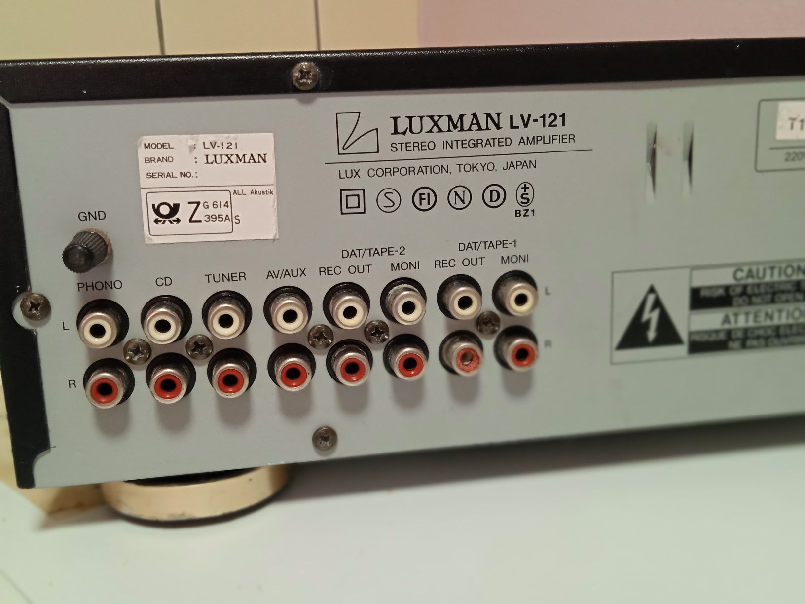 Luxman LV-121 amplificator.