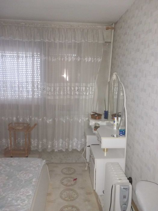 Тристаен   апартамент в Перник Изток