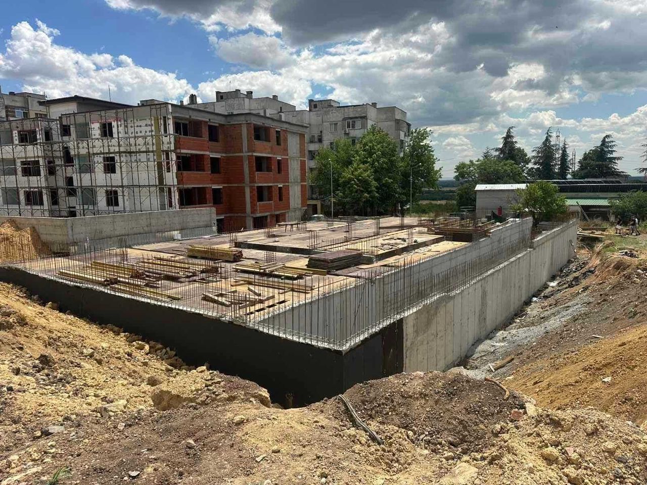 Продава се Двустаен апартамент в Стара Загора, Железник - център - 85 кв.м за 871 €/кв.м - Снимка #2
