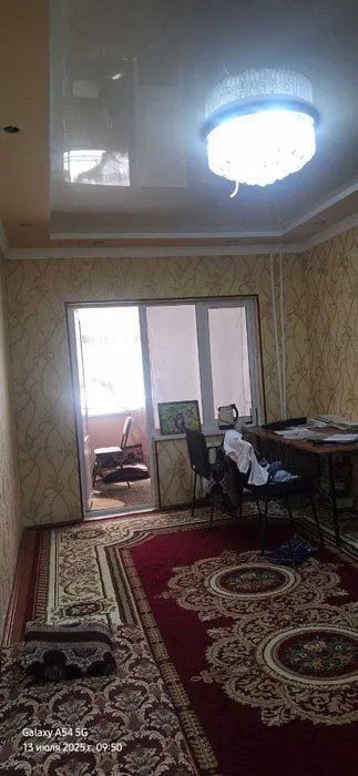 2/1/5 (1 этаж). Сергели 4. Квартира 60 м², не торец. Метро - 1 км.