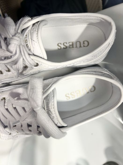 Vand adidasi guess originali