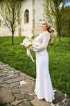 Vând rochie +trenă detaşabilă 
Se potrivește mărimii XS/S
Es