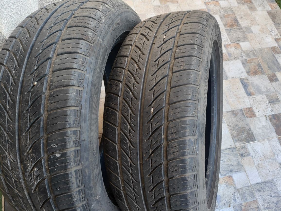 Cauciucuri Vara 195 55 R16 - 50 lei ambele