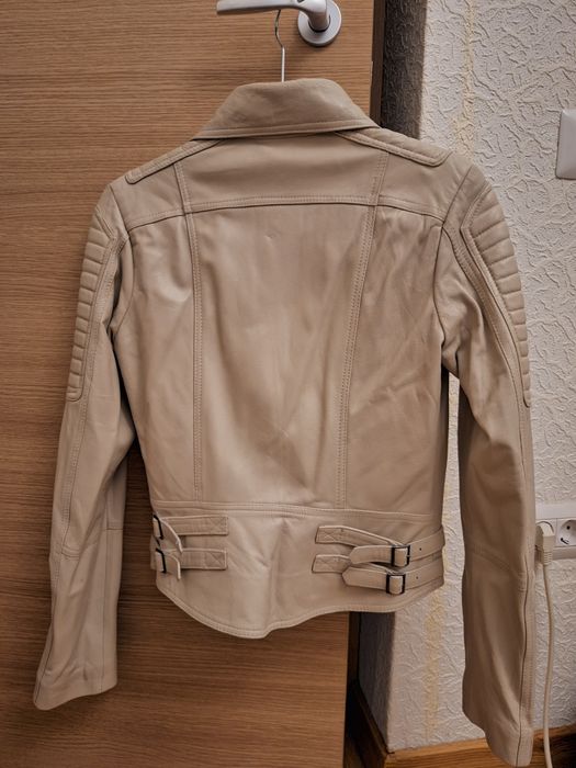 Geaca de piele alba femei