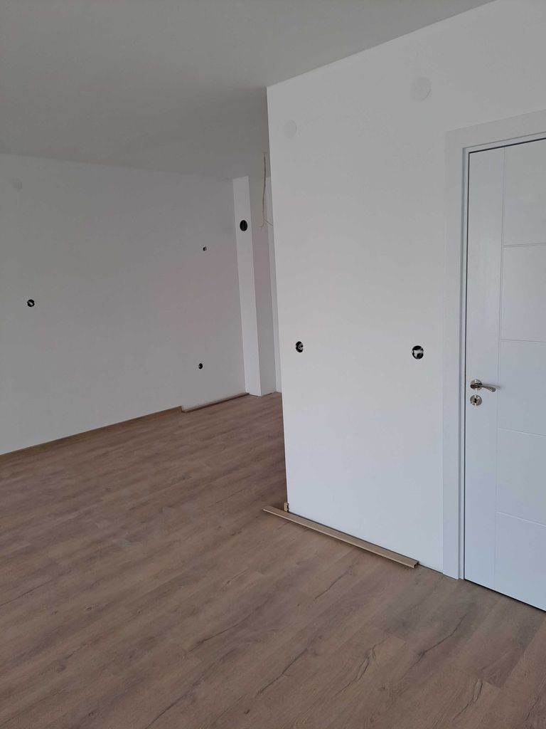 Продава се Двустаен апартамент в Плевен, Индустриална зона - 98 кв.м за 1150 €/кв.м - Снимка #3