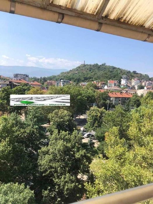 Тристаен просторен апартамент в гр.Пловдив - Център!