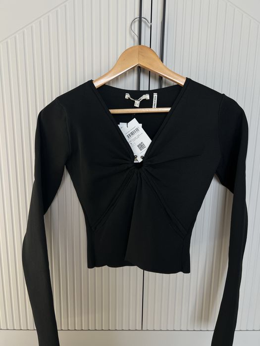 Кофточка с вырезом