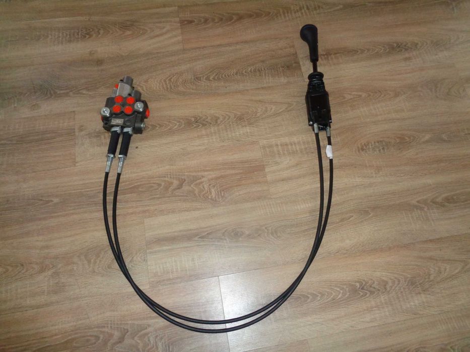 Distribuitor cu flotant pentru incarcator frontal cu cabluri de 1,5 mt