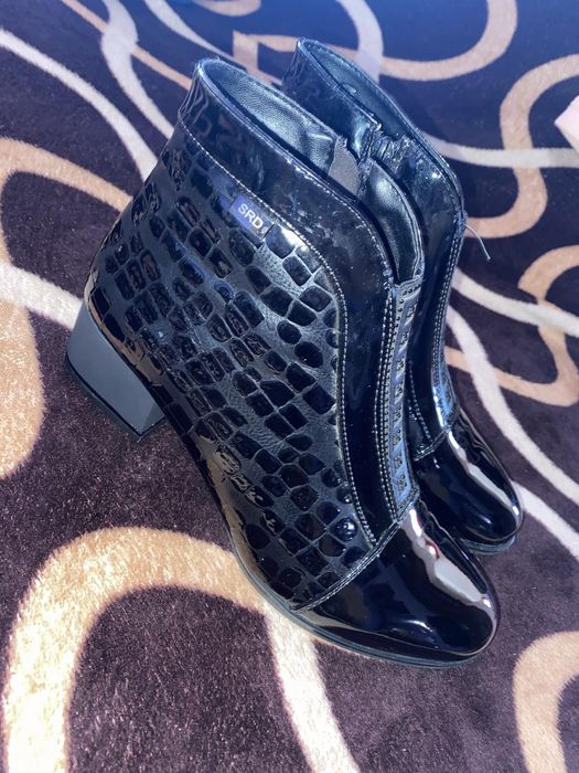 Ghete mărimea 38 , purtate de 2 ori