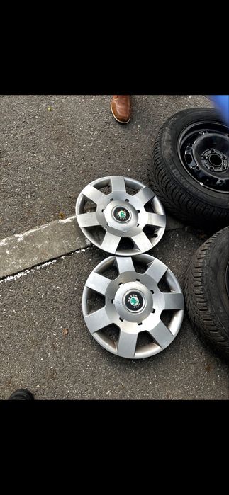 Vand cauciucuri 185/60/ R 14 cu tot cu geanta