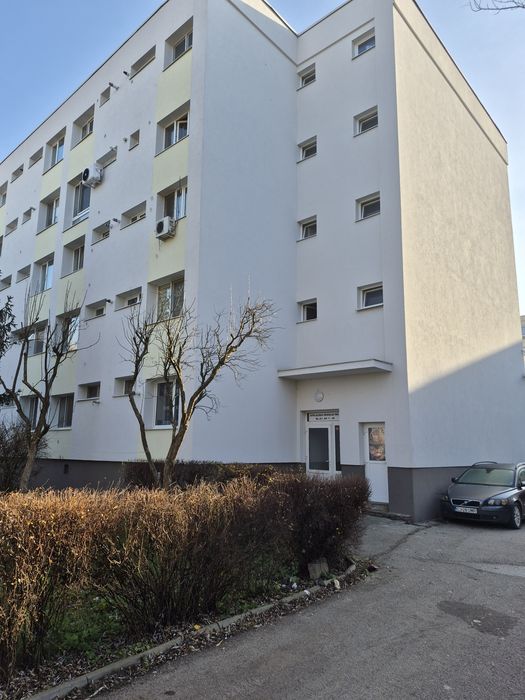 Apartament cu o cameră decomandat și balcon