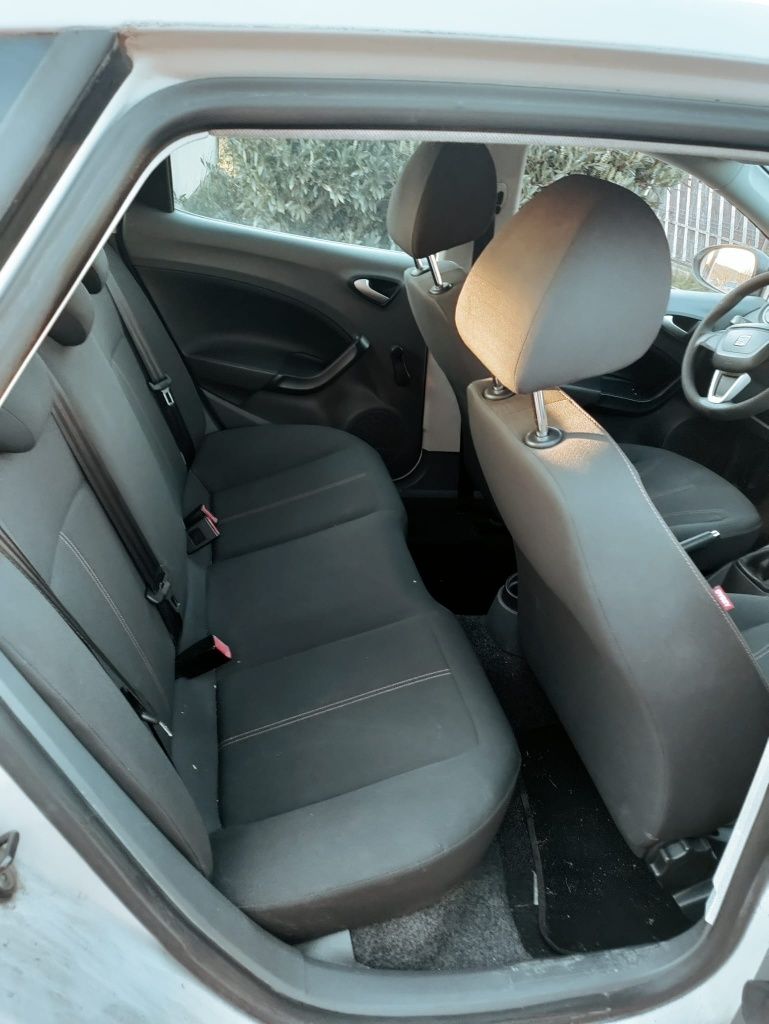 Vând Seat Ibiza 1.2 tdi - 2011