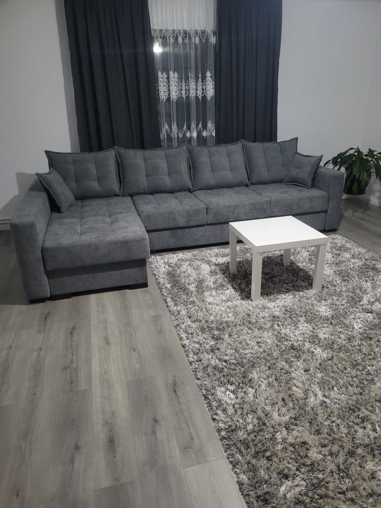 Draperii gri inchis