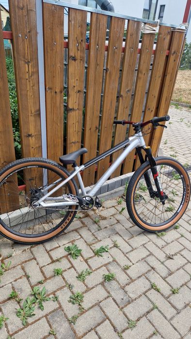 Bicicleta dirt jumper canyon stitched 360 pro