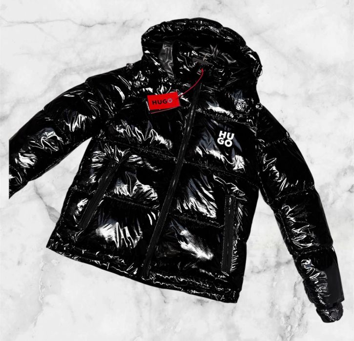 geaca hugo boss pret 200 lei