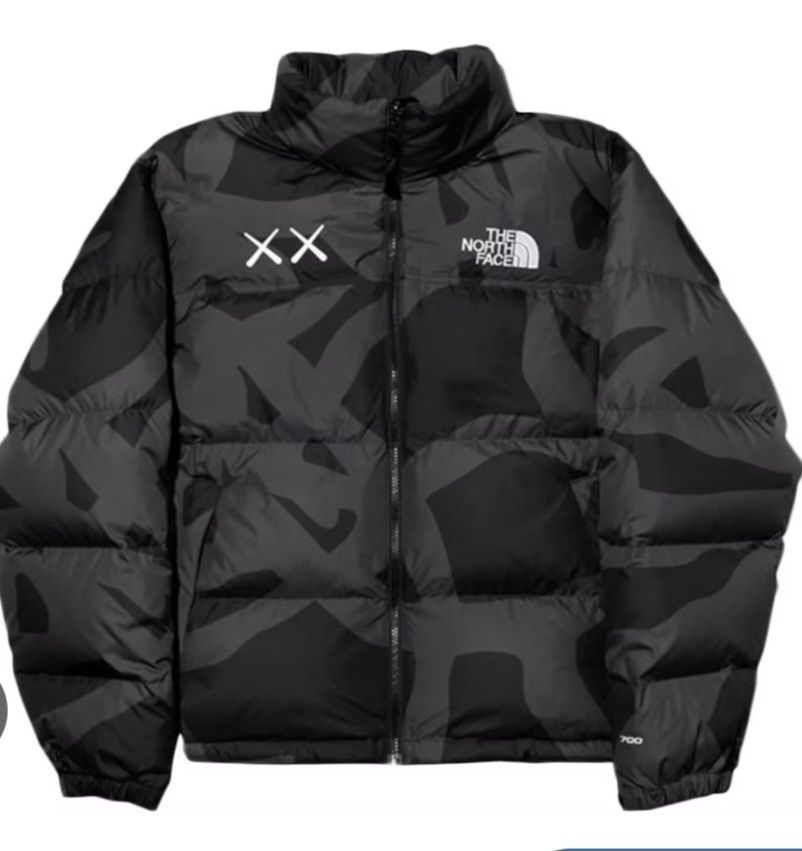 Vând  geacă  THE  NORTH FACE ×KAWS