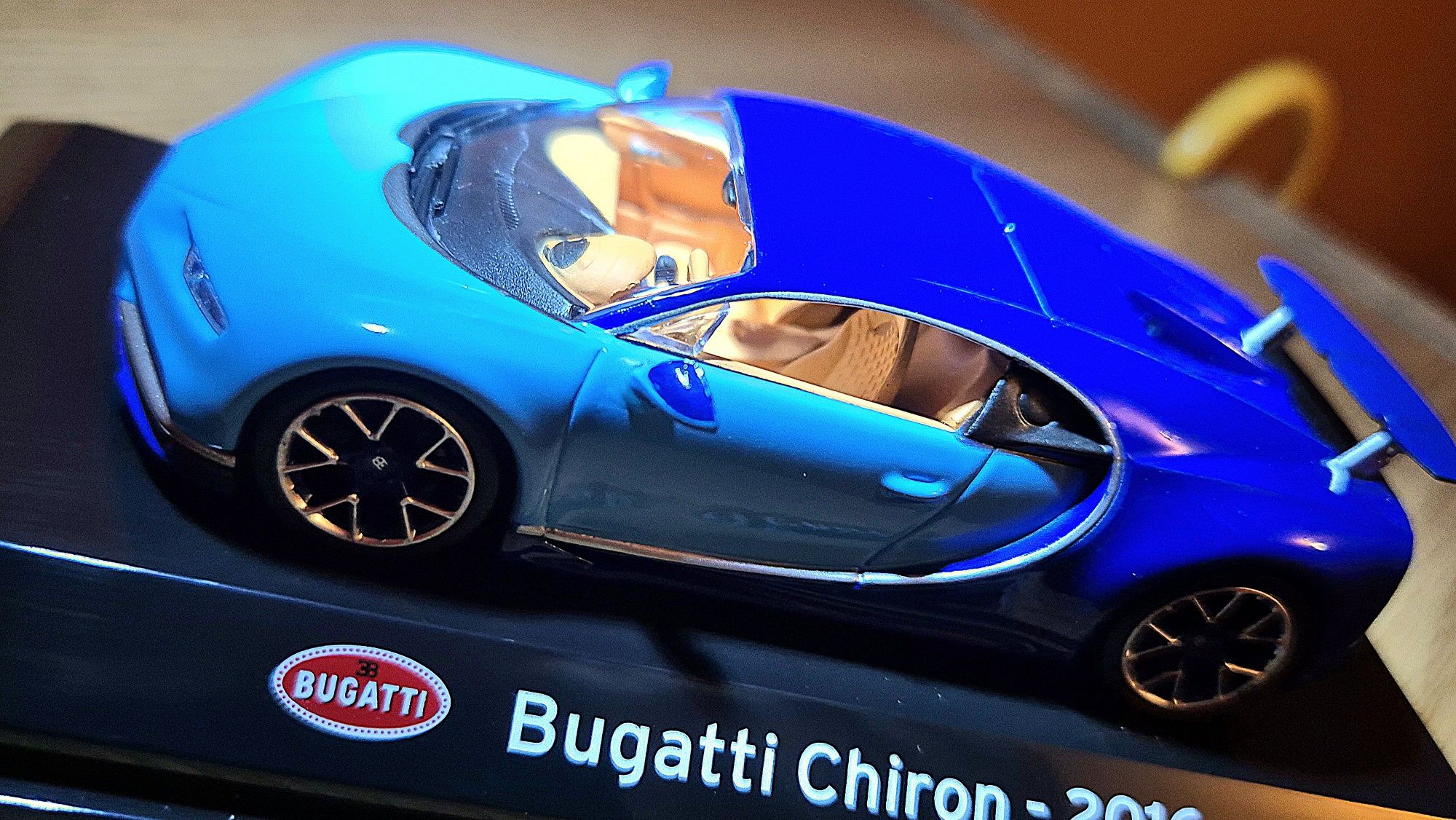 Macheta auto Ixo Altaya scara 1 43 Bugatti Chiron