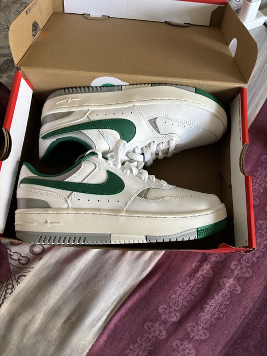 Nike verzi foarte buni.