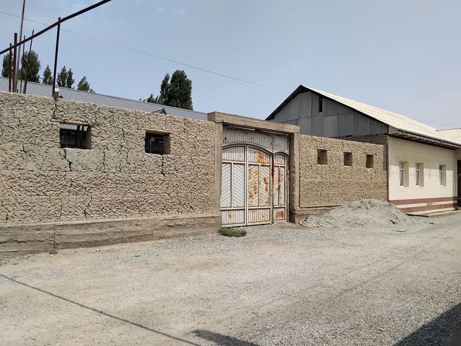 Уй сотилади,каропка холатда