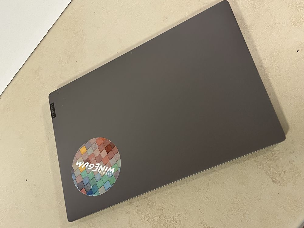 Лаптоп Lenovo 15.6"Core i7 8gb 256 SSD