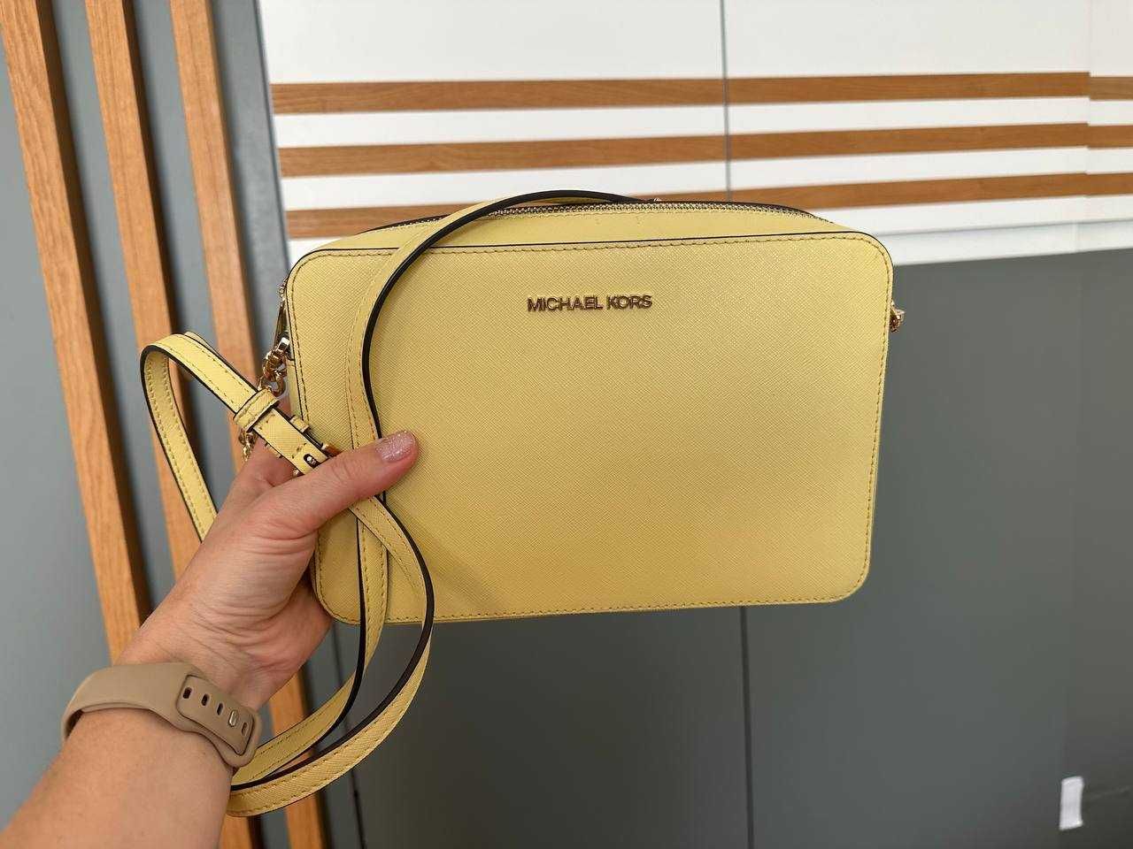 Michael Kors Чанта с презрамки  в жълт цвят