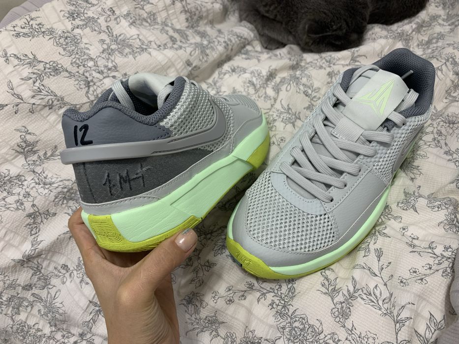 Продаются оригинальные кроссовки