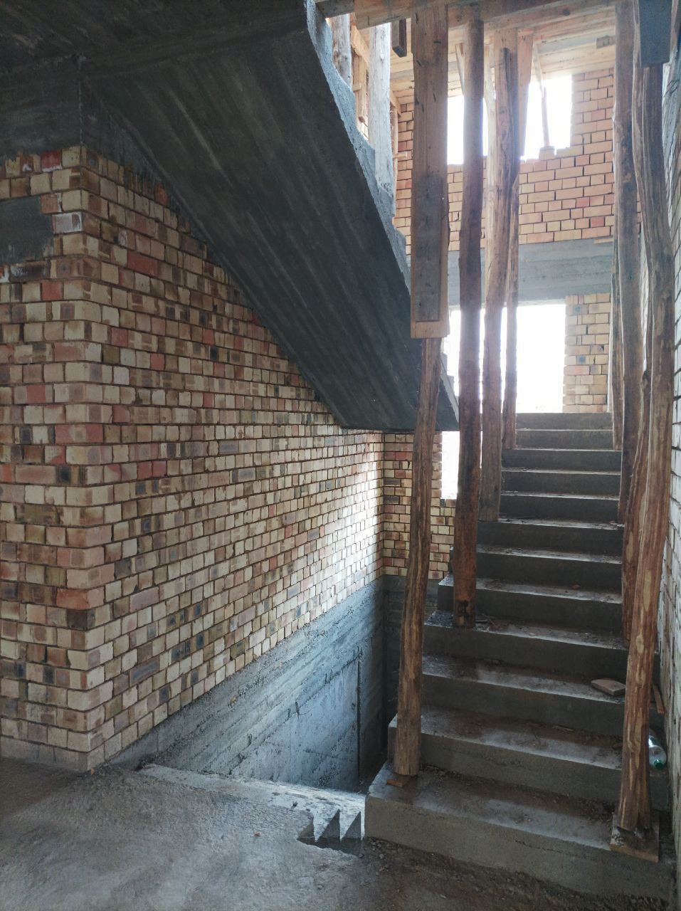 Продаётся дом коробка 600 м² на 6 сотках Махалля "Парвоз" (3км от пос)